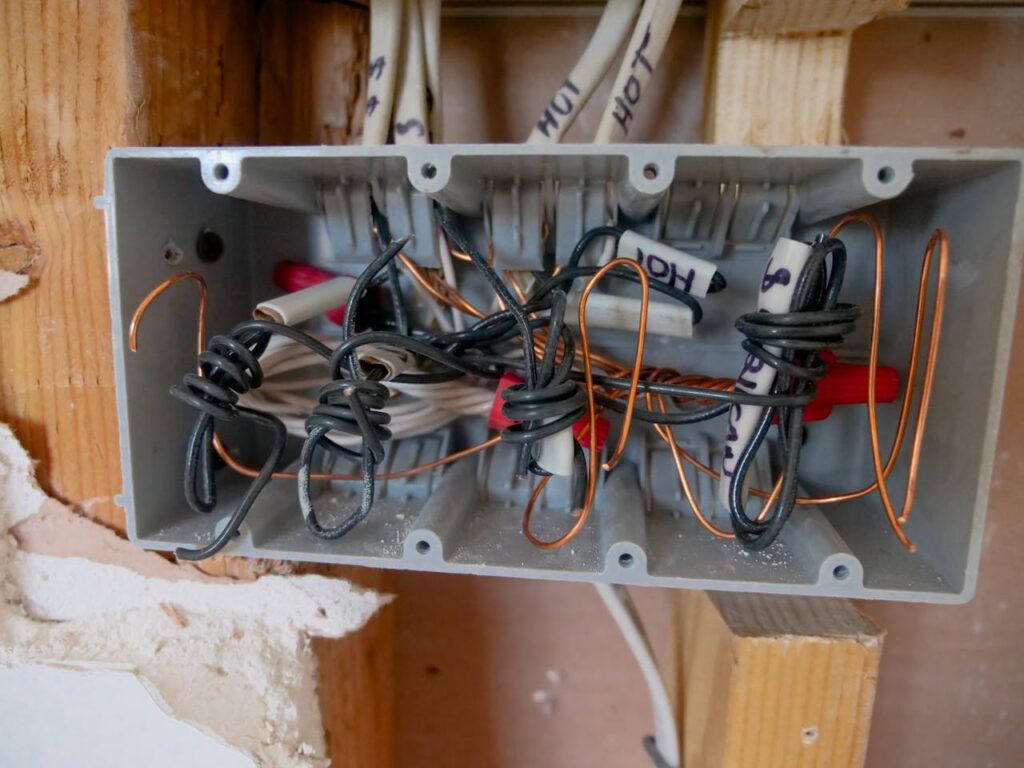 pexels-photo-8488029 Elettricista per installazione impianti elettrici a Bologna